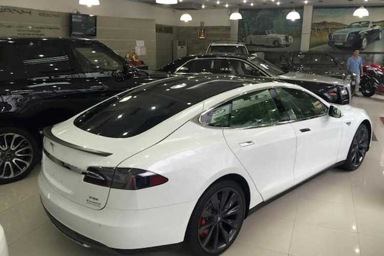 Oto dien Tesla Model S ve Viet Nam gia gan 2 ty dong-Hinh-2